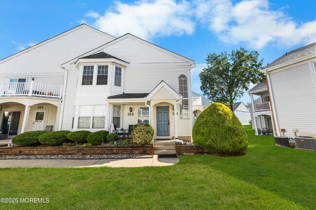 Building Photo - 316 Tulip Ln