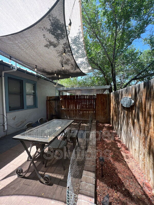 Building Photo - 118 Princeton Dr SE