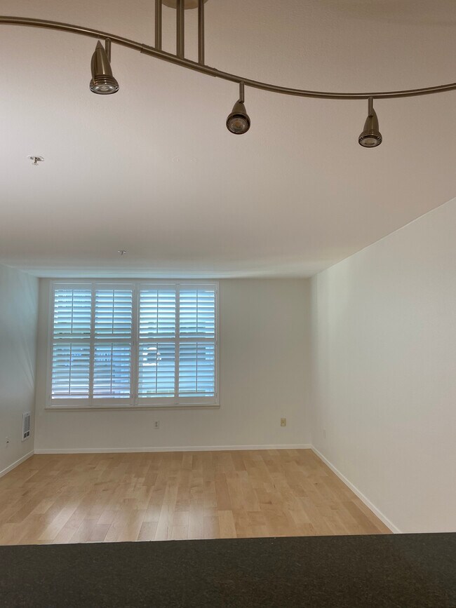 Building Photo - 8400 Oceanview Ter