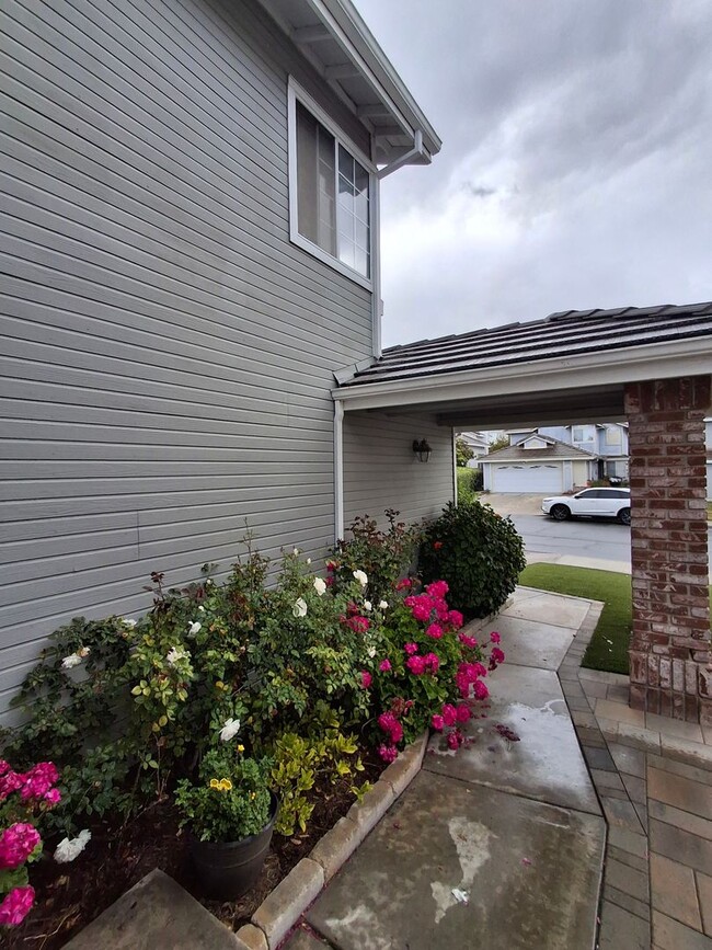 Building Photo - RECENTLY REDUCED! Beautifully Remodeled 4-Bedroom, 3-Bath w/ 2 Car-Garage and Central AC/Heat! MU...