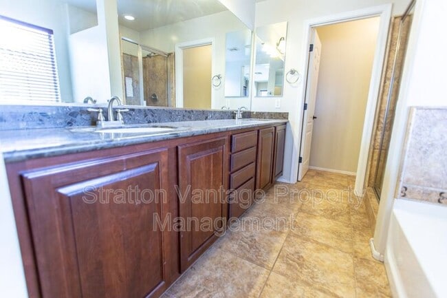 Building Photo - 1701 W Flamingo Dr