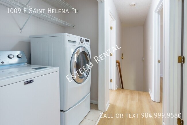 Building Photo - 1009 E St Helena Pl