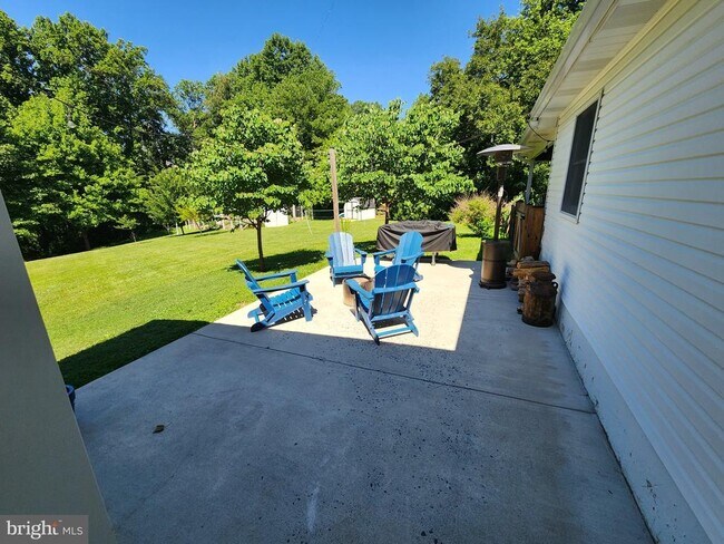 Building Photo - 3702 Blueberry Dr