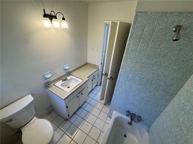 Building Photo - 1728 Tew Dr