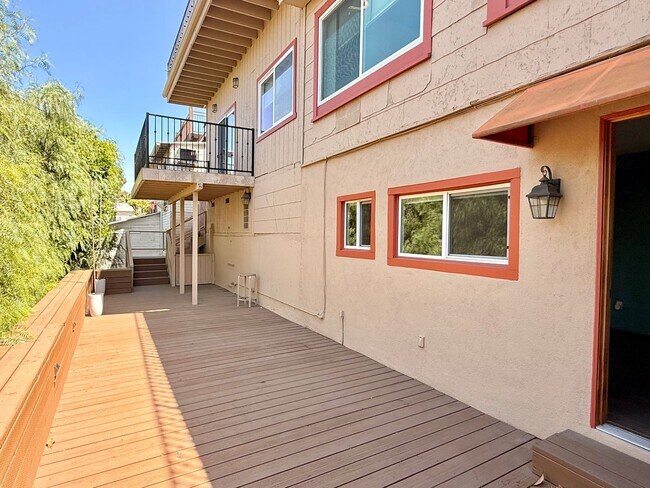 Building Photo - 1915 Apex Ave