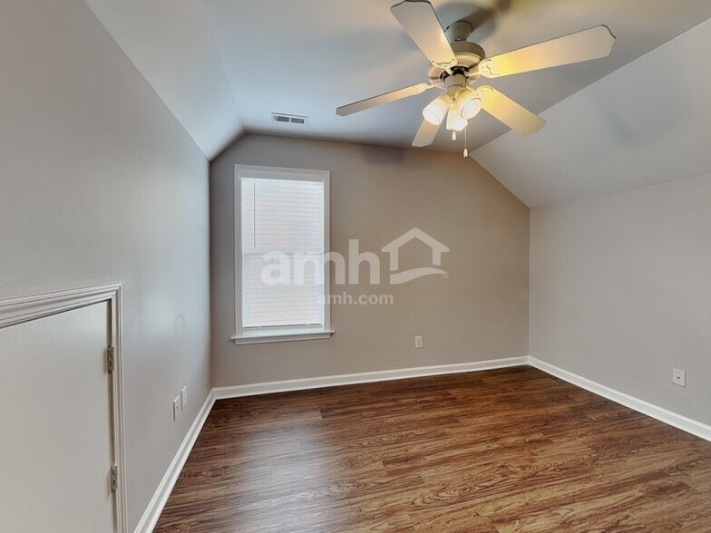Building Photo - 321 Collinsworth Dr