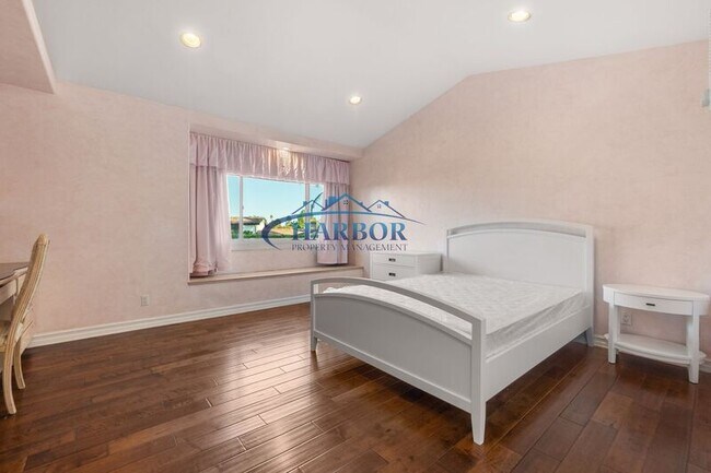 Building Photo - 1504 Vía Margarita