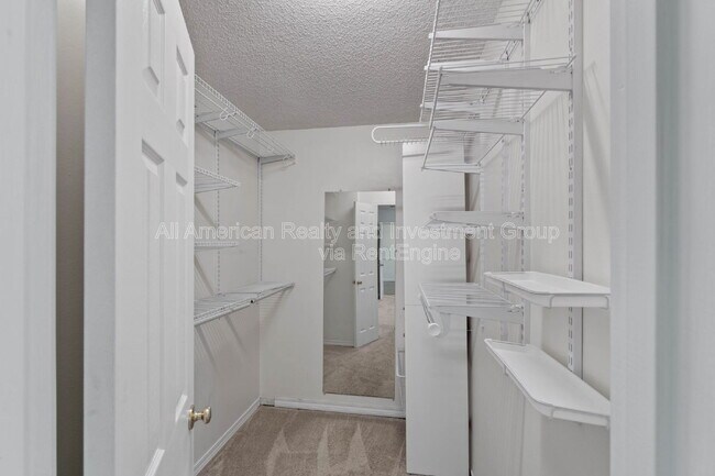 Building Photo - 911 Lauderhill Ln