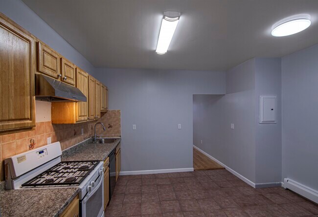 Building Photo - 79 Columbia Ave