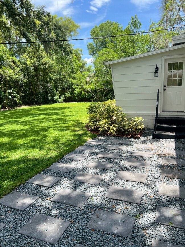 Building Photo - 1817 Loch Berry Rd