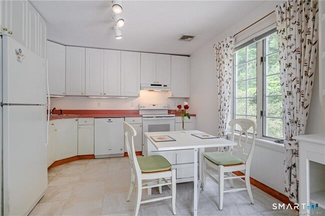 Building Photo - 144 Munn Rd