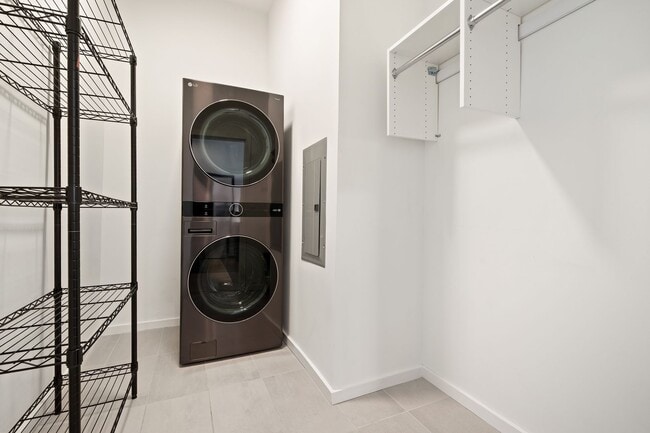 Building Photo - 1st Floor modern condo in downtown Durham!