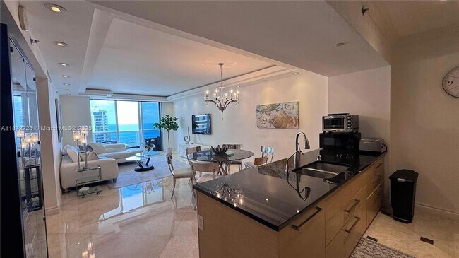 Building Photo - 1830 S Ocean Dr