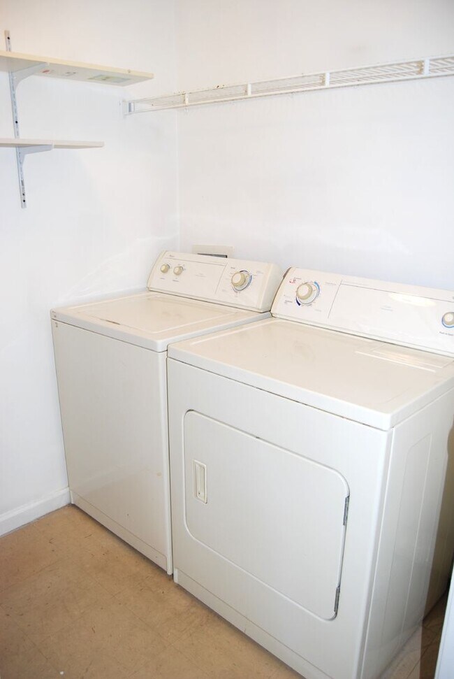 Building Photo - 3 Bedroom with Water View - Villanova at H...