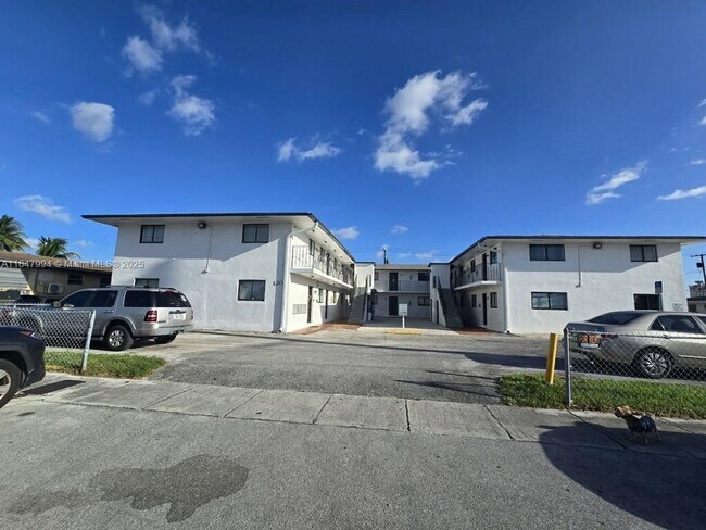 Primary Photo - 120 W 10th St