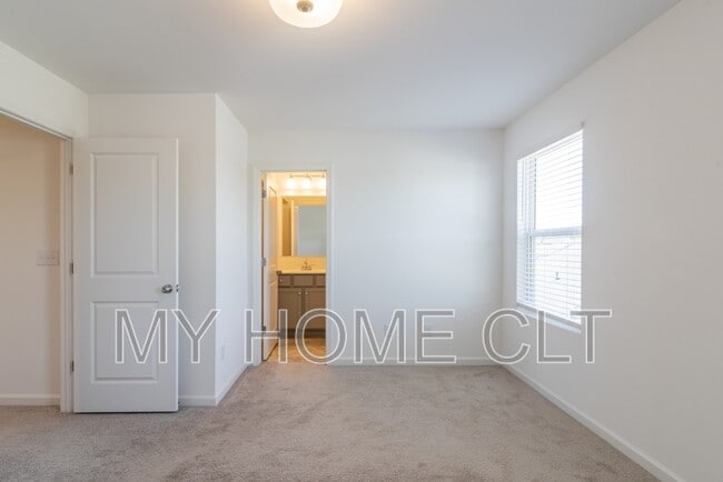 Building Photo - 15010 Scoter St