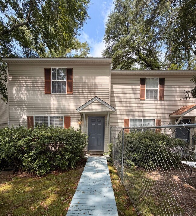 Building Photo - 1352 Ocala Rd