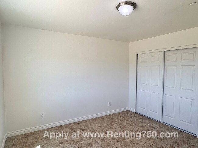 Building Photo - 3 Bed 2 Bath Home With Scenic Desert Views