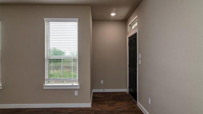 Building Photo - 600 Harvest Moon Dr