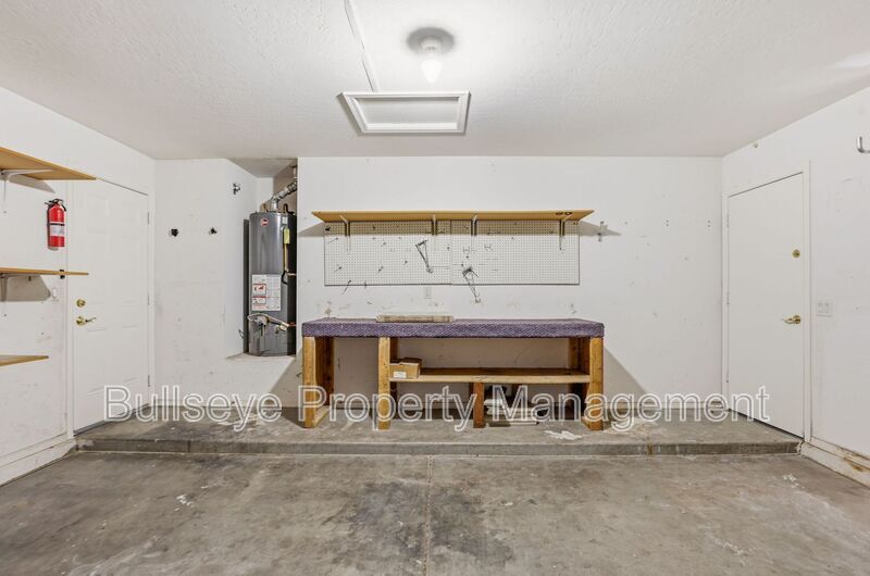 Building Photo - 3250 E Bonanza Rd