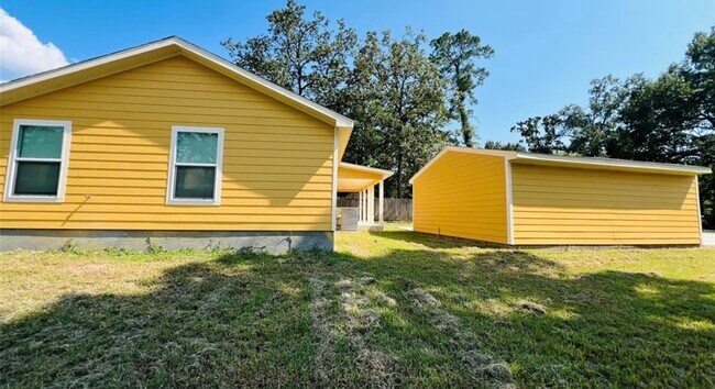 Building Photo - 340 Oak Ridge Dr