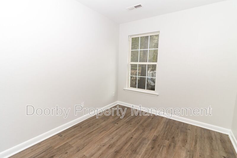 Building Photo - 1446 Bradt St