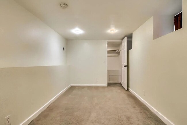 Building Photo - Charming 3-Bedroom Bungalow with Oversized...