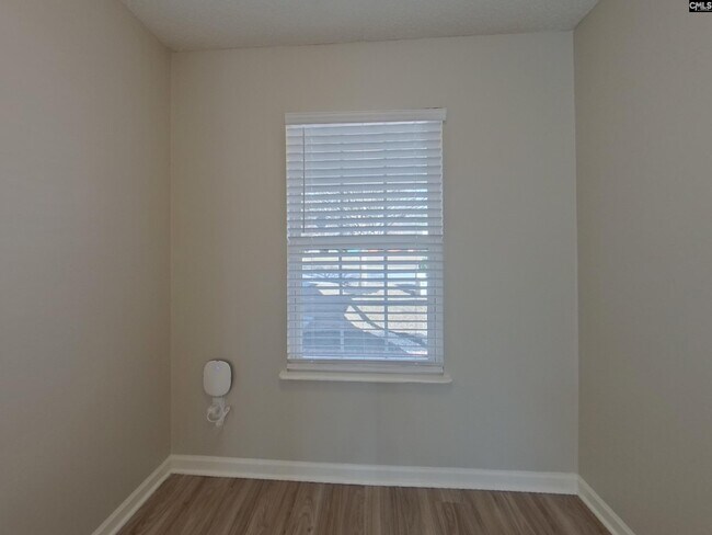 Building Photo - 349 Denman Loop