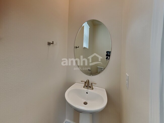 Building Photo - 6894 35th Pl NE