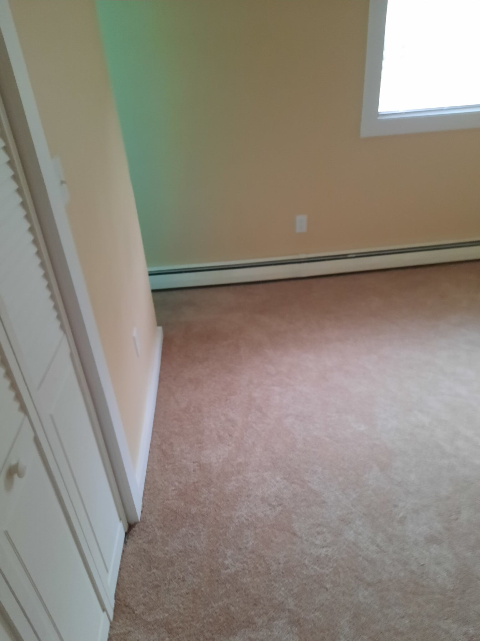12' x 12' bedroom - 86 Forest St