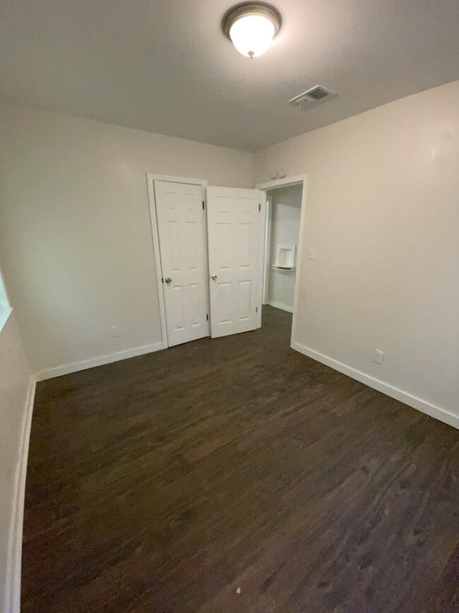 Building Photo - 2469 Belvedere Dr