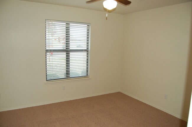 Building Photo - Beautiful 3/2/2 home in Cooper ISD