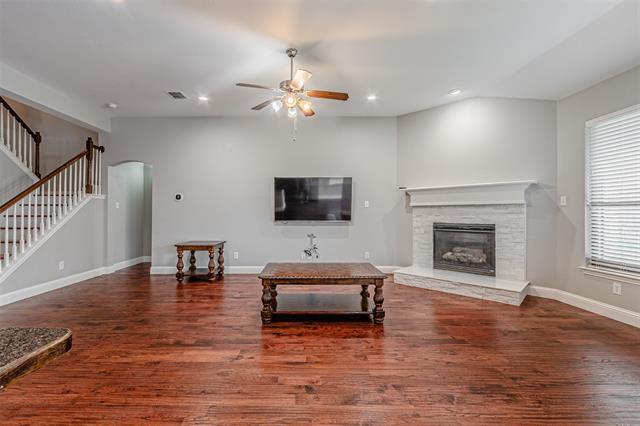 Building Photo - 2022 Highland Dr