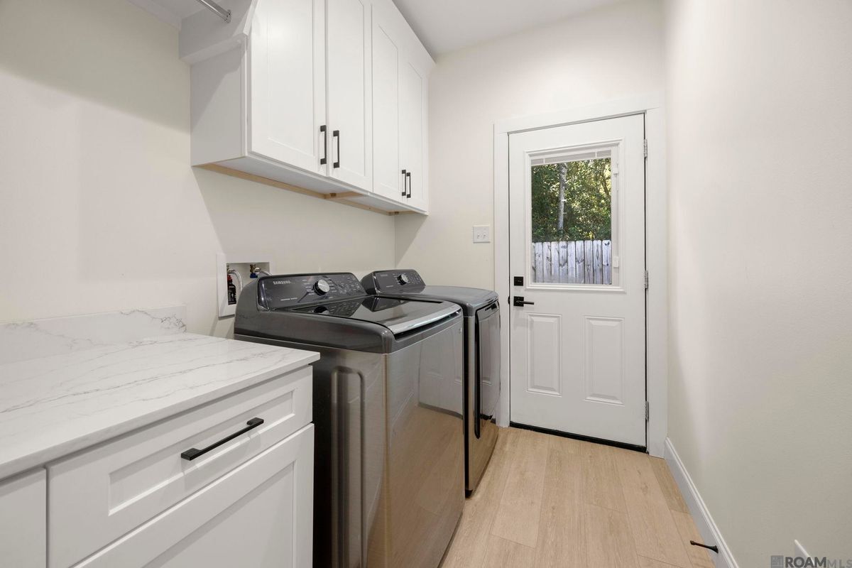Building Photo - 810 S Audubon Pl Ave