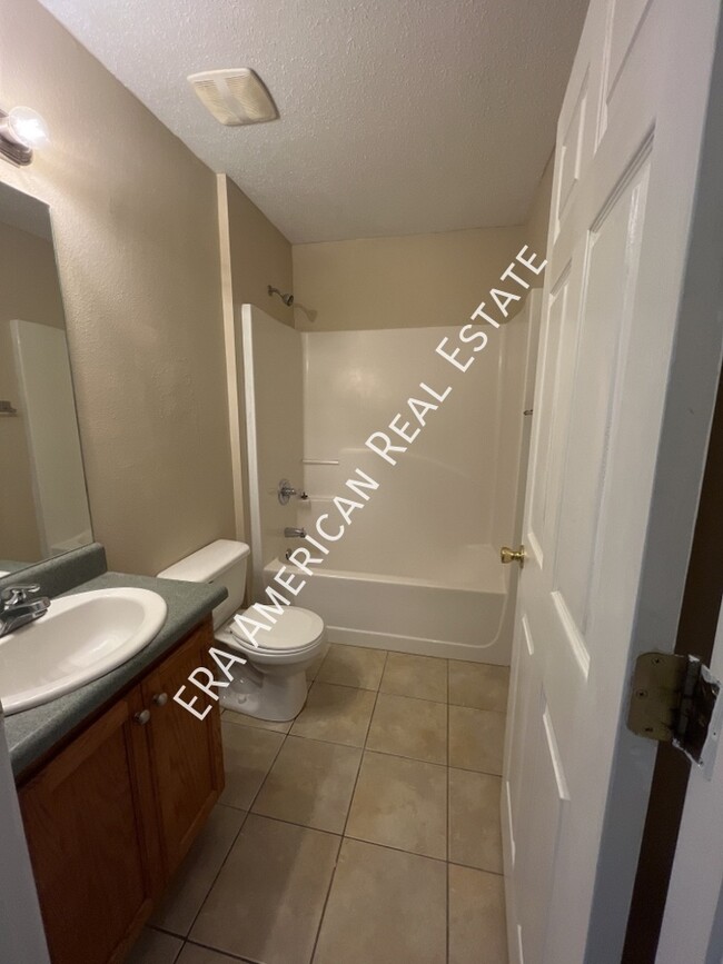 Building Photo - 4621 Bobolink Way