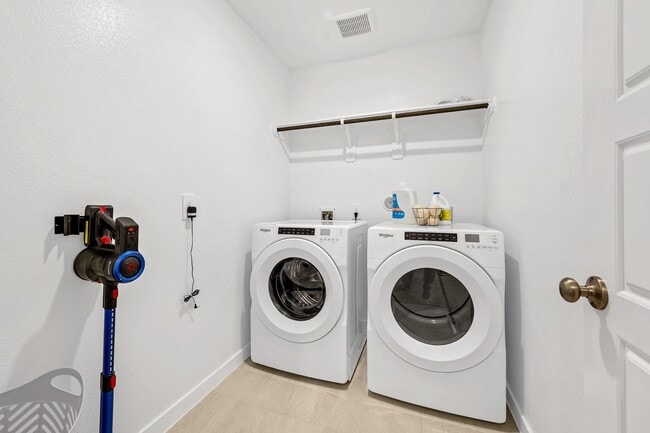 Building Photo - 1940 Velvet Oak Ln