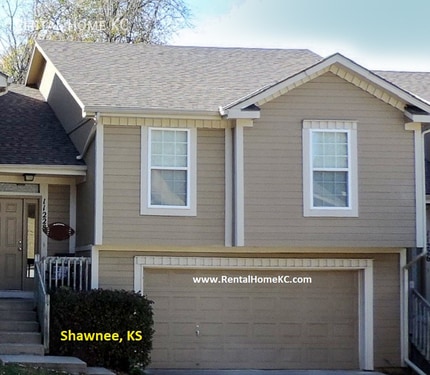 Building Photo - 2-bedroom Townhouse with Double Garage #11228