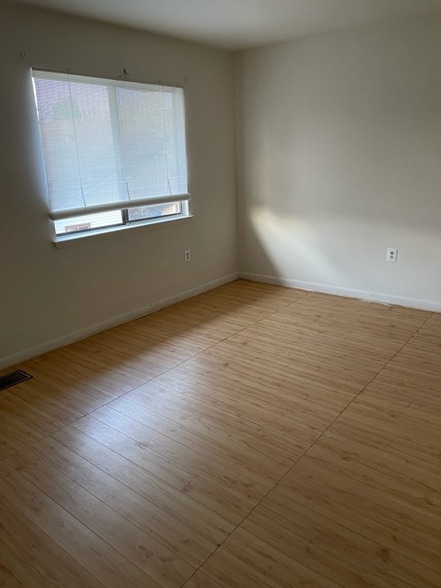 Building Photo - 8000 Jinetes Ct