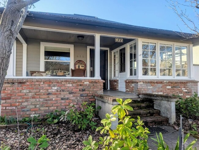 Building Photo - 411 1st St