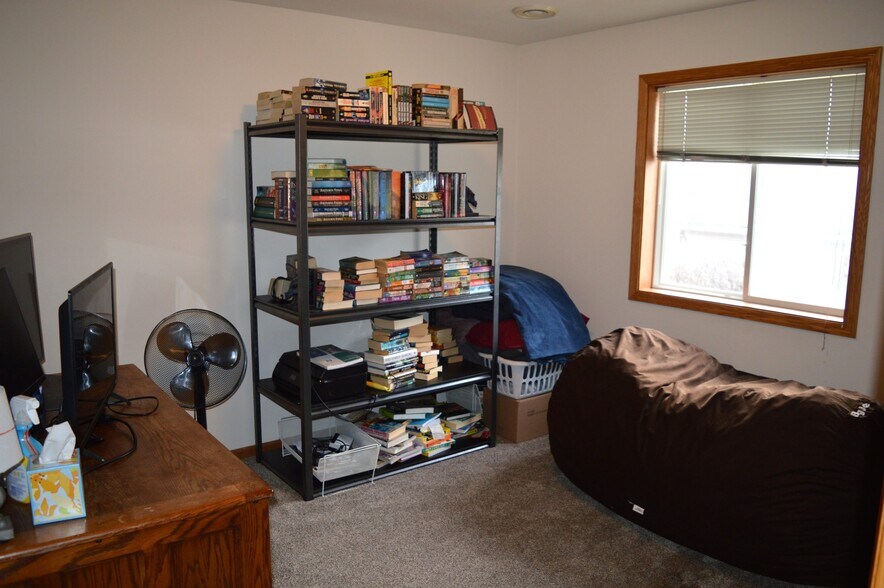 Building Photo - 207 School Rd