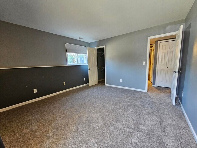 Building Photo - Cozy Garden Level Condo in Boulder