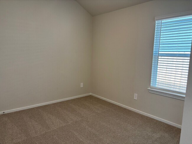 Building Photo - 14150 Granger Pointe Ln
