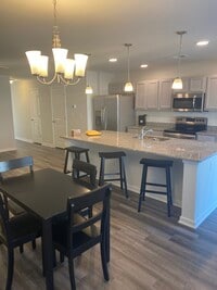 Building Photo - 1117 Fairway Ln