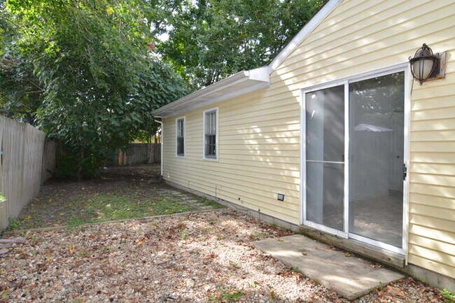 Building Photo - 1020 Tealwood Dr