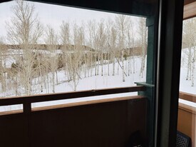 Building Photo - 201 Ryan Gulch Rd
