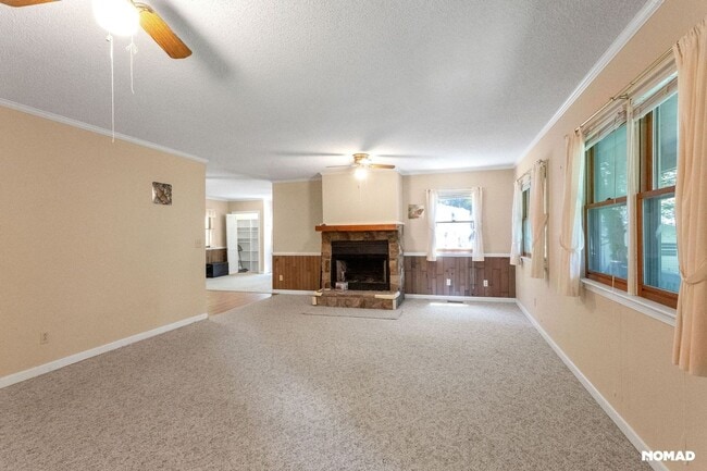 Building Photo - Peace & Beautiful 3BR House Near Rabun Gap...