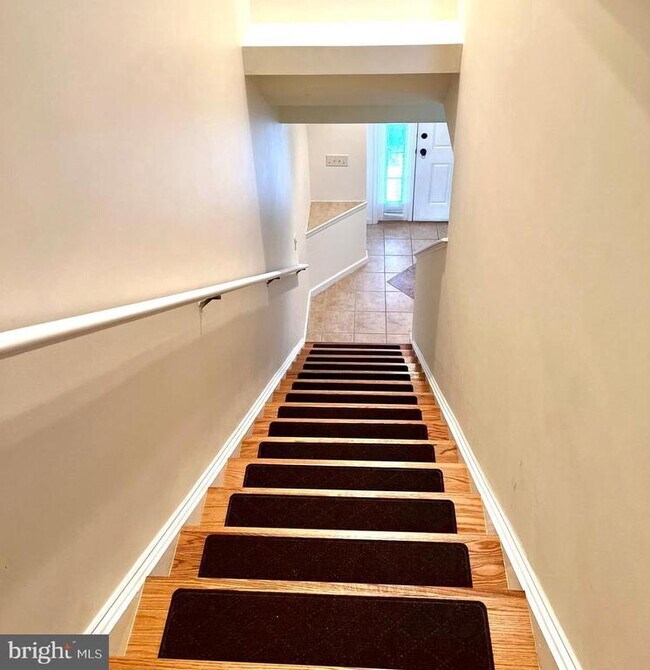 Building Photo - 2037 Powell Dr