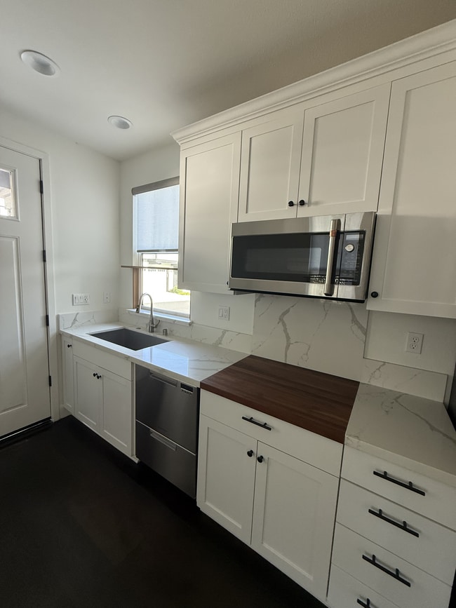 Building Photo - 1604 Winding Creek Way