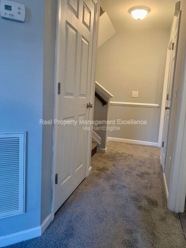 Building Photo - 330 Gilman Ln