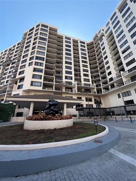 Primary Photo - 540 Brickell Key Dr